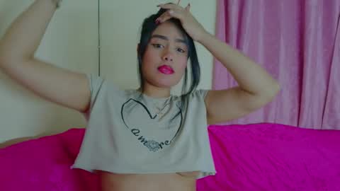 Snapshot of joyshe__vergara chatting on December 2025 06:11:01 AM online show from December 2025 06:11:01 AM