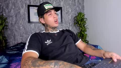 juan_alvarez18 online show from February 2025 04:15:01 AM