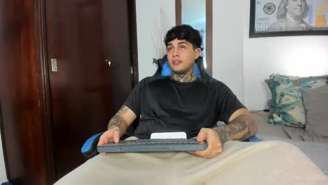 juan_alvarez18 online show from November 2025 11:58:02 PM