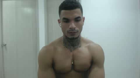 juan_gomez_1 online show from December 2024 09:29:02 PM