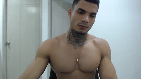 juan_gomez_1 online show from December 2024 11:46:02 PM