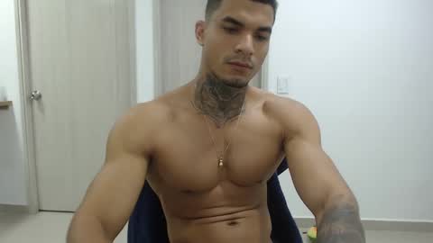 juan_gomez_1 online show from January 2025 10:38:01 AM