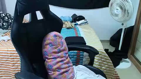 juan_gomez_1 online show from October 2025 01:22:01 AM