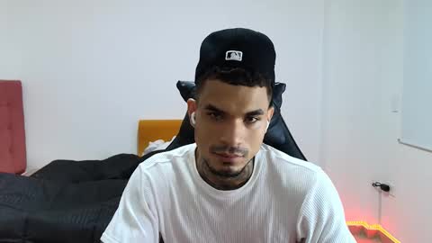 juan_gomez_1 online show from November 2025 12:02:01 AM