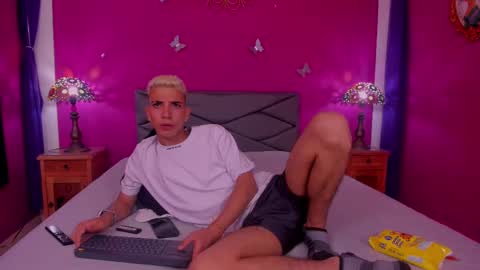 Snapshot of juan_lovers chatting on December 2024 01:55:02 PM J U A N L O V E R S online show from December 2024 01:55:02 PM