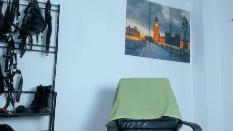 Juan Esteban online show from October 2025 05:35:01 PM