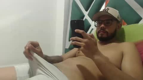 Snapshot of juanfe_style chatting on September 2025 04:05:01 AM juanfe_style online show from September 2025 04:05:01 AM