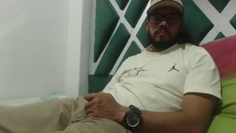 Snapshot of juanfe_style chatting on September 2025 02:27:02 AM juanfe_style online show from September 2025 02:27:02 AM