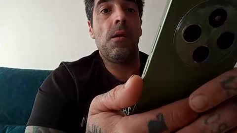 juanjosefran11 online show from April 2026 05:18:01 PM