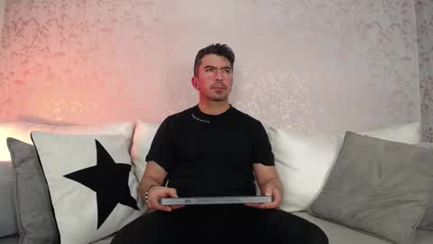 Juan k online show from November 2025 01:44:01 PM