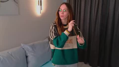 Emma online show from December 2025 08:00:02 AM