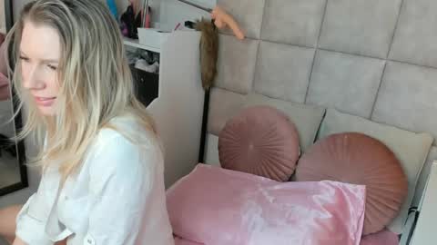 Snapshot of juicy_pussie chatting on April 2026 07:25:02 AM Tatjana online show from April 2026 07:25:02 AM