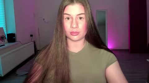 Elena online show from May 2026 06:15:02 PM
