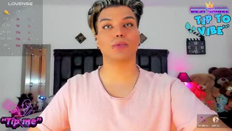 Snapshot of jujubee_lander chatting on December 2024 12:51:02 PM Jujubee online show from December 2024 12:51:02 PM