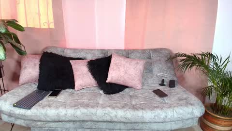 Jules and Gia online show from December 2025 09:31:02 PM