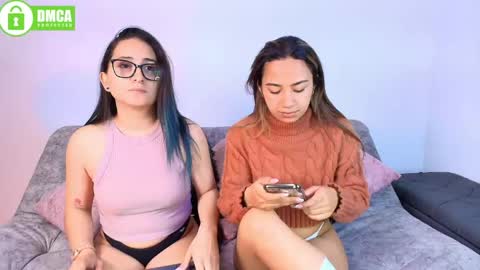 Snapshot of jules_n_gia chatting on June 2026 06:22:02 PM Jules and Gia online show from June 2026 06:22:02 PM