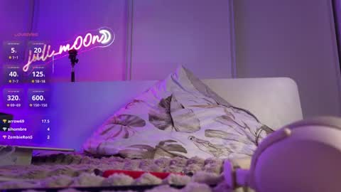 juli_m00n online show from July 2026 06:23:01 PM