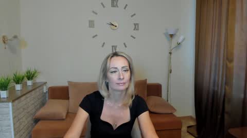 Snapshot of julia__cherry_ chatting on January 2025 12:10:01 PM julia__cherry_ online show from January 2025 12:10:01 PM