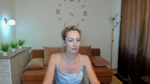 Snapshot of julia__cherry_ chatting on January 2025 07:32:01 AM julia__cherry_ online show from January 2025 07:32:01 AM