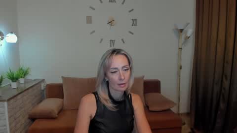 Snapshot of julia__cherry_ chatting on February 2025 03:52:01 PM julia__cherry_ online show from February 2025 03:52:01 PM