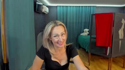 Snapshot of julia__cherry_ chatting on September 2025 02:19:01 PM julia__cherry_ online show from September 2025 02:19:01 PM