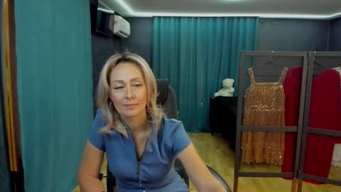 Snapshot of julia__cherry_ chatting on October 2025 12:26:01 PM julia__cherry_ online show from October 2025 12:26:01 PM