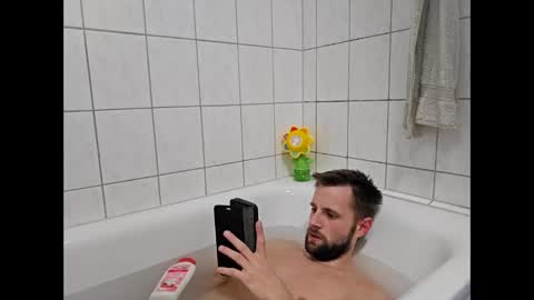 julia_official online show from February 2026 09:35:01 PM