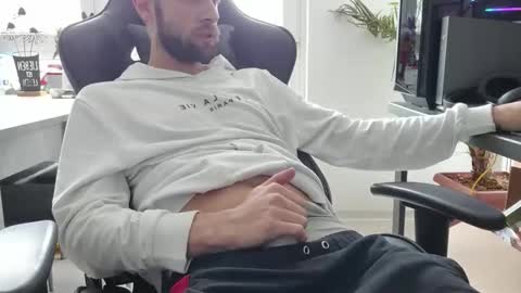 julia_official online show from February 2026 12:21:01 PM