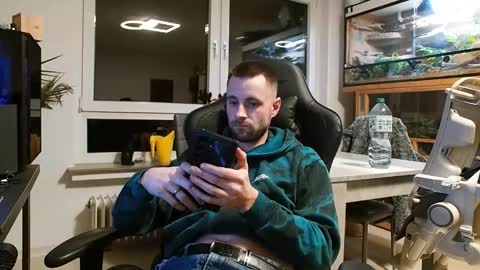 julia_official online show from February 2026 06:26:02 PM