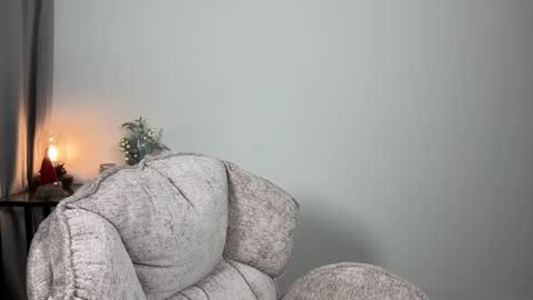 Julia R Le online show from December 2024 06:16:01 PM