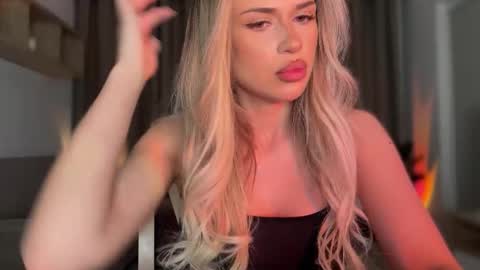 Julia R Le online show from November 2025 11:10:01 PM