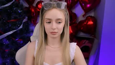 Julia online show from March 2026 06:02:02 PM