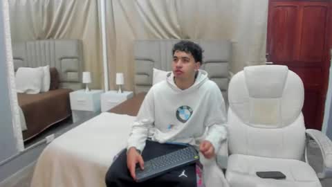 Snapshot of julian_billy chatting on February 2025 12:10:02 PM julian billy online show from February 2025 12:10:02 PM