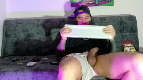 Julian independent model online show from April 2026 08:44:02 AM