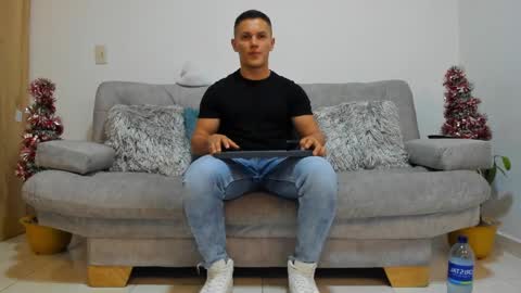 Snapshot of julian_wallace chatting on December 2024 02:23:01 AM julian_wallace online show from December 2024 02:23:01 AM