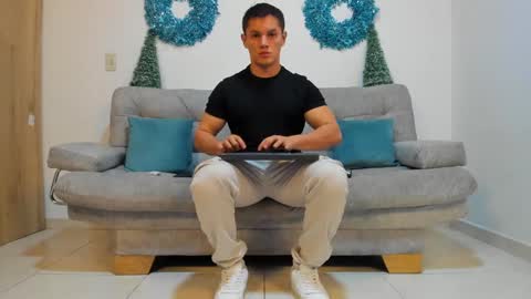 Snapshot of julian_wallace chatting on January 2025 01:21:01 AM julian_wallace online show from January 2025 01:21:01 AM