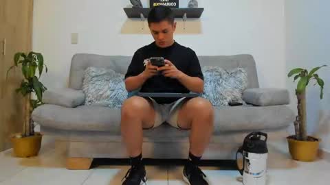 Snapshot of julian_wallace chatting on January 2025 02:25:01 PM julian_wallace online show from January 2025 02:25:01 PM