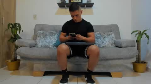 Snapshot of julian_wallace chatting on January 2025 11:34:02 PM julian_wallace online show from January 2025 11:34:02 PM