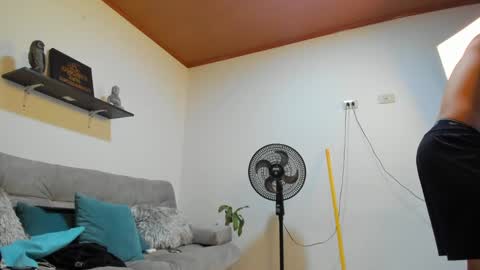 Snapshot of julian_wallace chatting on January 2025 02:17:02 PM julian_wallace online show from January 2025 02:17:02 PM