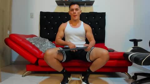 Snapshot of julian_wallace chatting on February 2025 04:37:02 PM julian_wallace online show from February 2025 04:37:02 PM