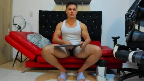 Snapshot of julian_wallace chatting on February 2025 12:16:01 AM julian_wallace online show from February 2025 12:16:01 AM