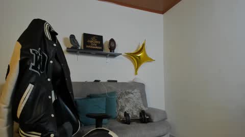 Snapshot of julian_wallace chatting on October 2025 06:30:01 PM julian_wallace online show from October 2025 06:30:01 PM