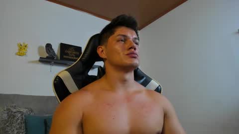 Snapshot of julian_wallace chatting on October 2025 05:02:02 PM julian_wallace online show from October 2025 05:02:02 PM