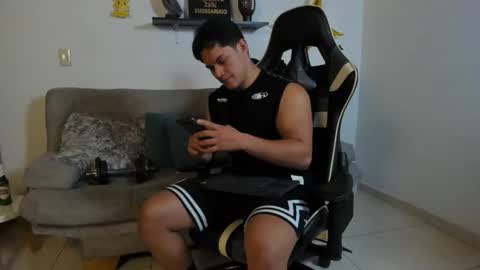 Snapshot of julian_wallace chatting on November 2025 06:21:01 PM julian_wallace online show from November 2025 06:21:01 PM