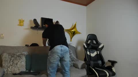 Snapshot of julian_wallace chatting on December 2025 05:33:02 PM julian_wallace online show from December 2025 05:33:02 PM