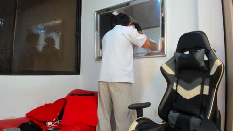 julian_wallace online show from February 2026 07:50:02 PM