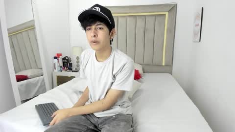 Snapshot of julian_xp chatting on January 2026 07:17:01 PM Julian online show from January 2026 07:17:01 PM