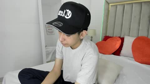 Snapshot of julian_xp chatting on February 2026 07:50:02 PM Julian online show from February 2026 07:50:02 PM