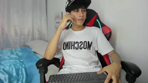 Julian online show from April 2026 07:09:01 PM