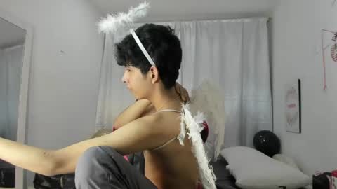 Julian online show from May 2026 06:47:02 PM